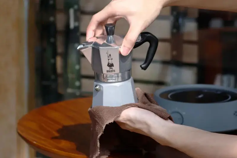 Why do coffee shops rarely see mocha pots