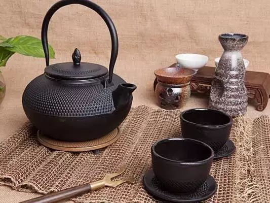 The efficacy of different teapots