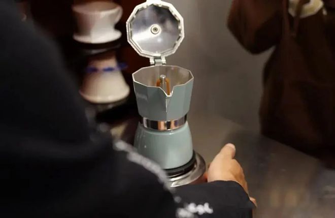 how to use moka pot?